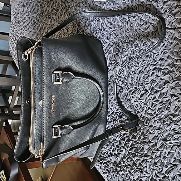 Large Michael Kors Purse - Picture 5 of 5